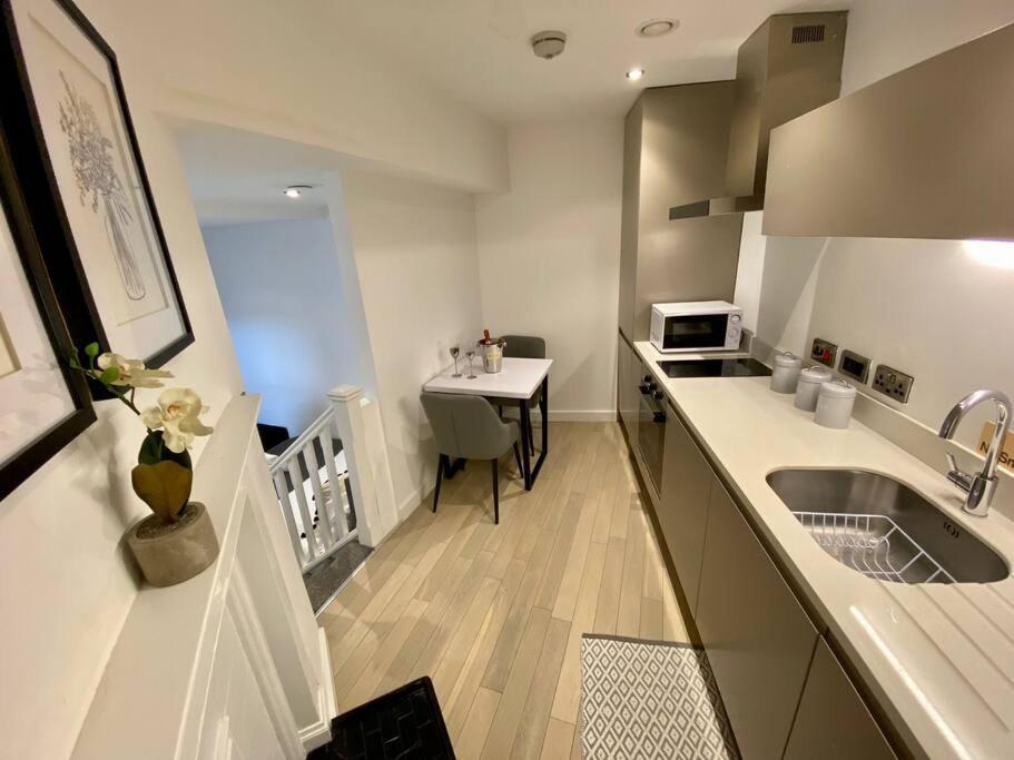 Victoria Street Apartment Sleeps 2 ลิเวอร์พูล ภายนอก รูปภาพ