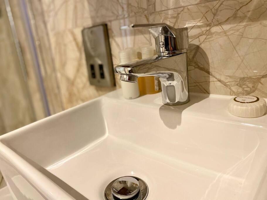Victoria Street Apartment Sleeps 2 ลิเวอร์พูล ภายนอก รูปภาพ